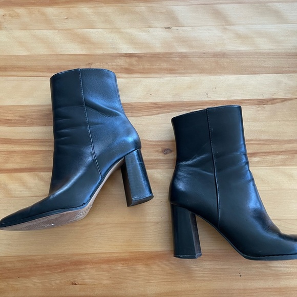 Express vegan leather pointed toe booties size 6 - Picture 2 of 14